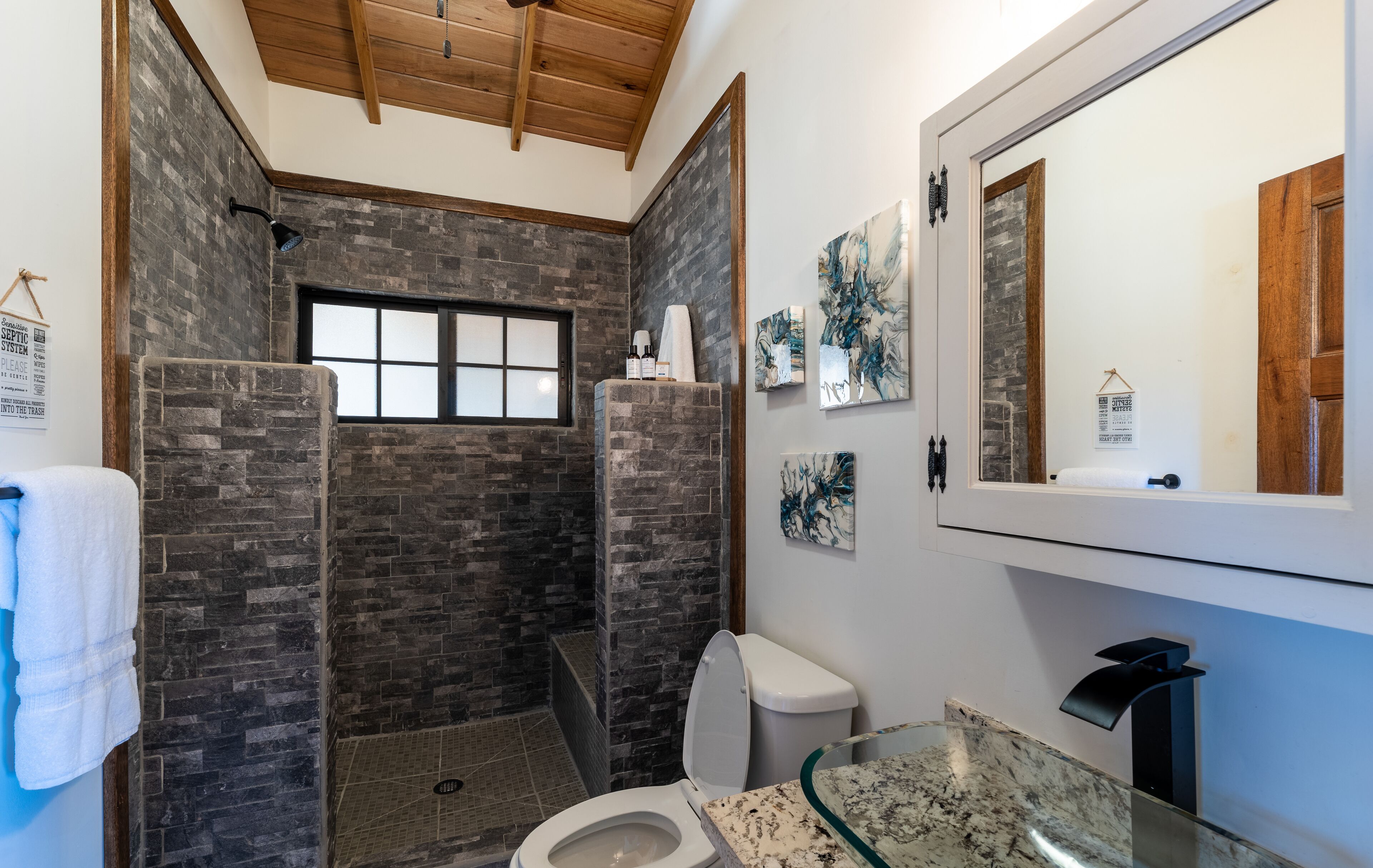 family house, 3 bedrooms | bathroom | free toiletries, hair dryer, towels, soap