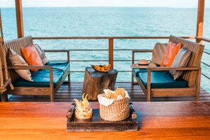 Bar (on property) - The Lodge at Jaguar Reef (Hopkins)