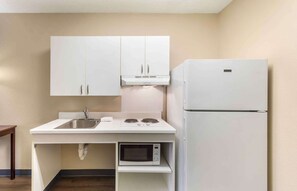 In-room safe, desk, iron/ironing board, free WiFi - Extended Stay America Suites Memphis Germantown West (Memphis)
