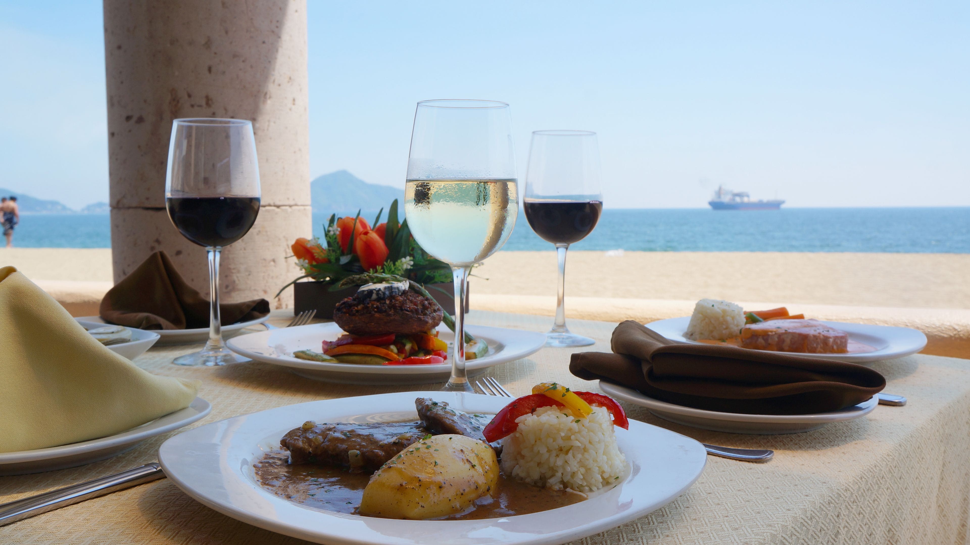 Lunch and dinner served, Spanish cuisine