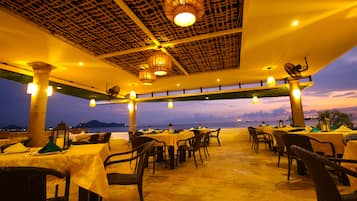 Lunch and dinner served, Spanish cuisine