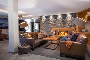 Lobby lounge