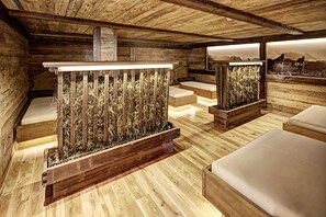 Couples treatment rooms, sauna, steam room, body treatments