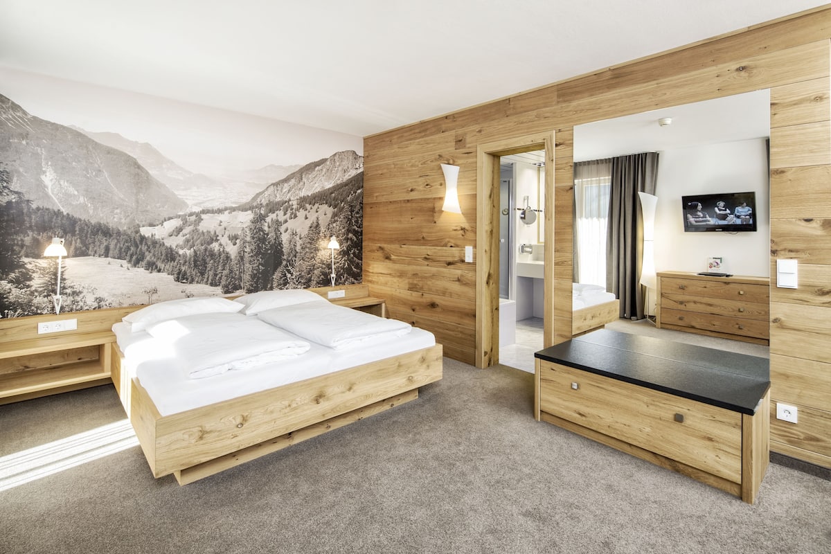 Deluxe Double Room, Balcony, Mountain View | 1 bedroom, premium bedding, in-room safe, desk