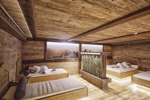 Parihoitohuone(ita), sauna, höyrysauna, vartalohoitoja, aromaterapiaa