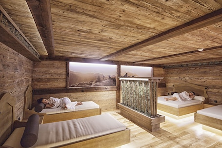 Salas de tratamiento para parejas, un sauna, baño turco
