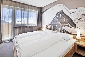 Family Suite | Premium bedding, in-room safe, desk, soundproofing
