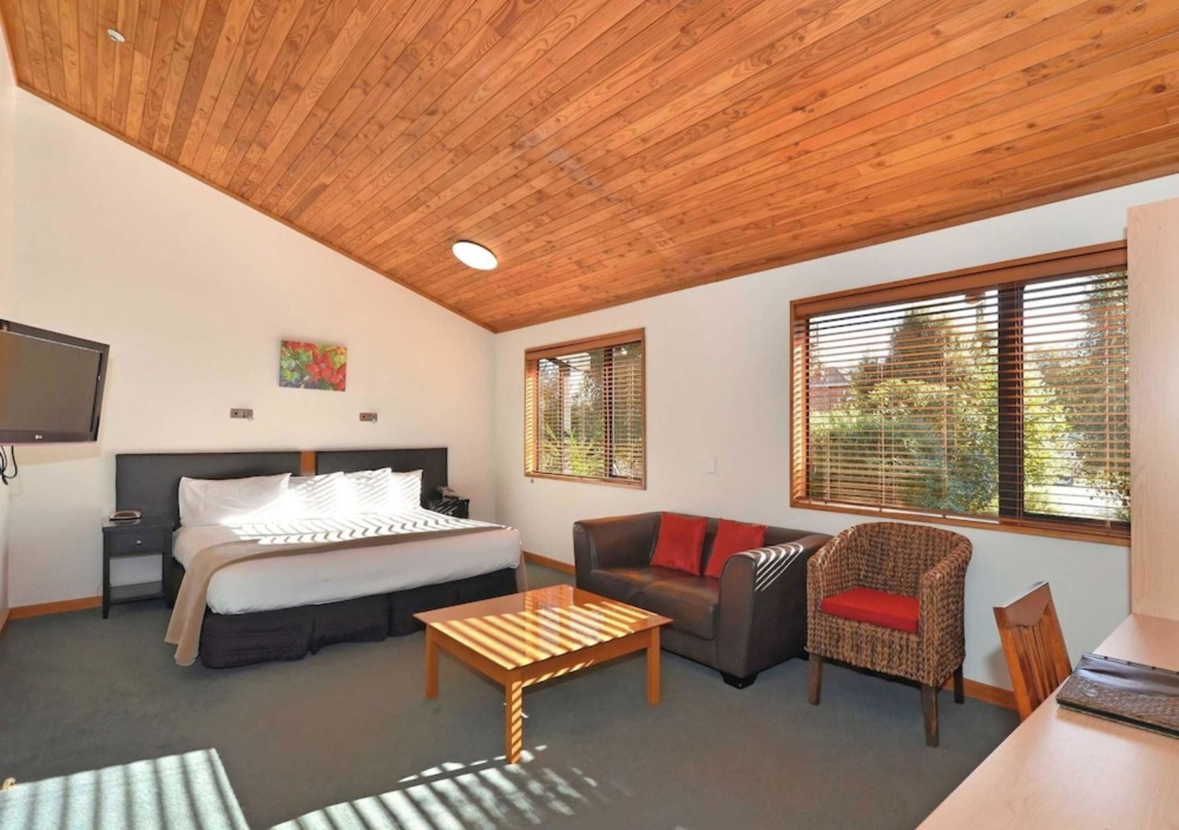 Egyptian cotton sheets, desk, soundproofing, iron/ironing board