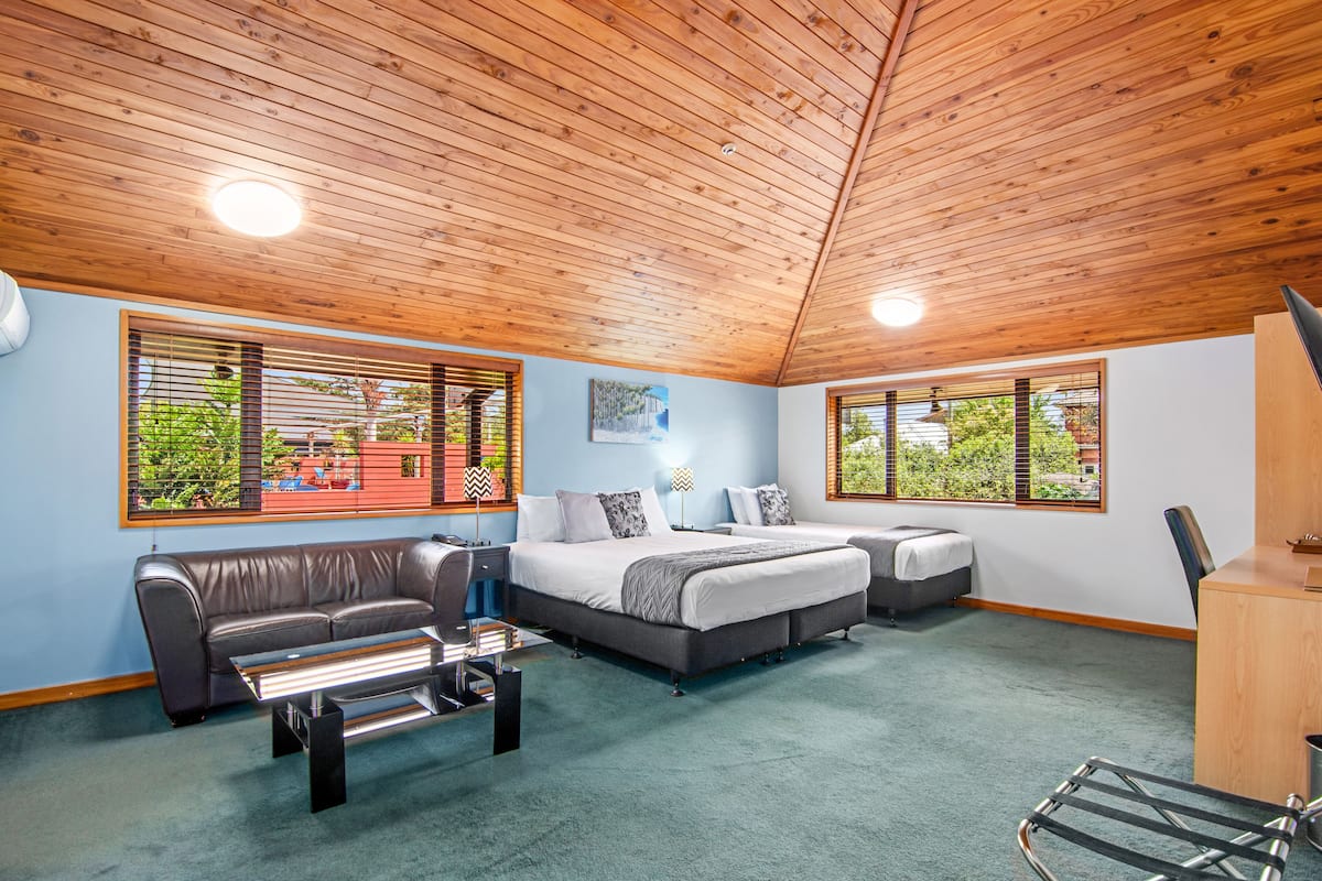 superior king | 1 bedroom, egyptian cotton sheets, desk, soundproofing