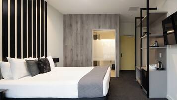 Executive - Queen | 1 bedroom, Egyptian cotton sheets, desk, soundproofing