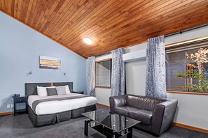 Superior King | 1 bedroom, Egyptian cotton sheets, desk, soundproofing