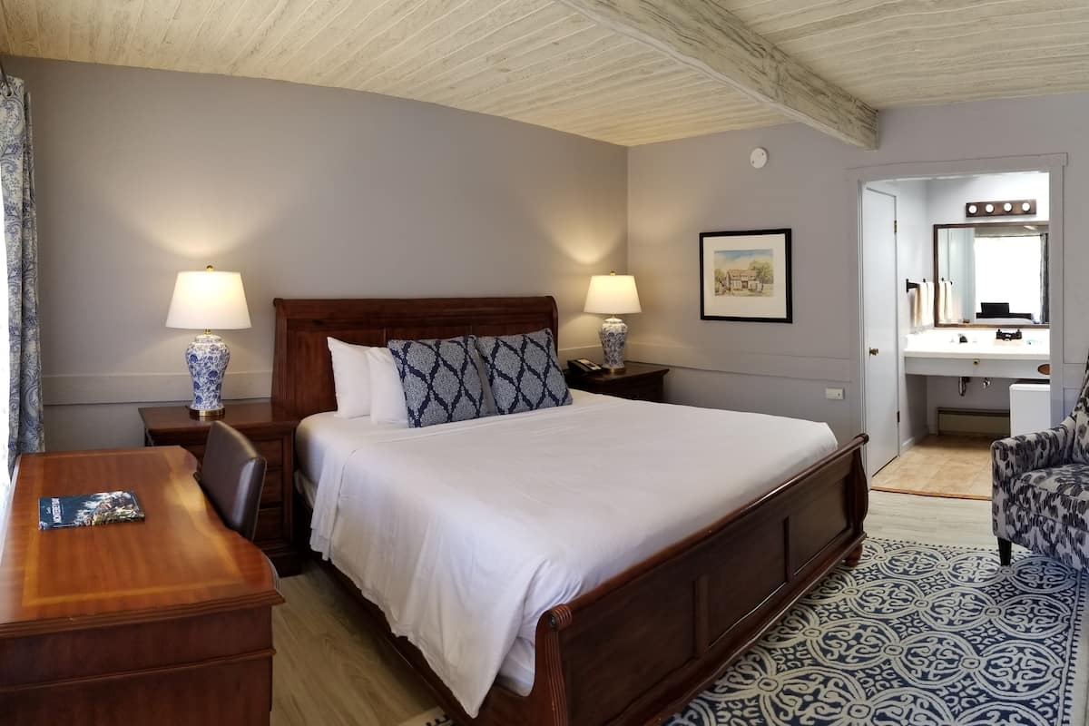 1 bedroom, premium bedding, iron/ironing board, free WiFi