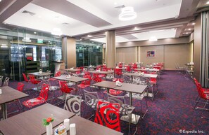 Breakfast, lunch and dinner served - Hotel Grand Central (Singapore)