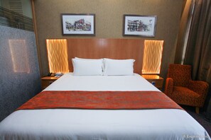 In-room safe, desk, soundproofing, iron/ironing board - Hotel Grand Central (Singapore)