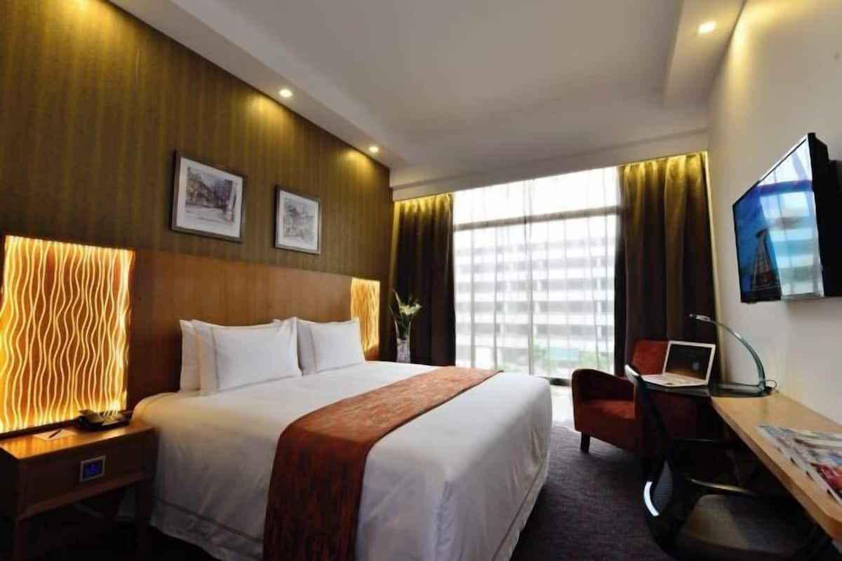 In-room safe, desk, soundproofing, iron/ironing board