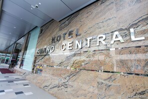 A marble wall with the text "HOTEL CENTRAL" indicating the hotel's name. - Hotel Grand Central (Singapore)