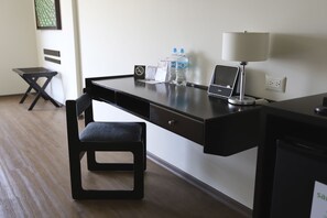 Superior-Zimmer, 1 Queen-Bett | Hochwertige Bettwaren, Zimmersafe, Schreibtisch, Verdunkelungsvorhänge