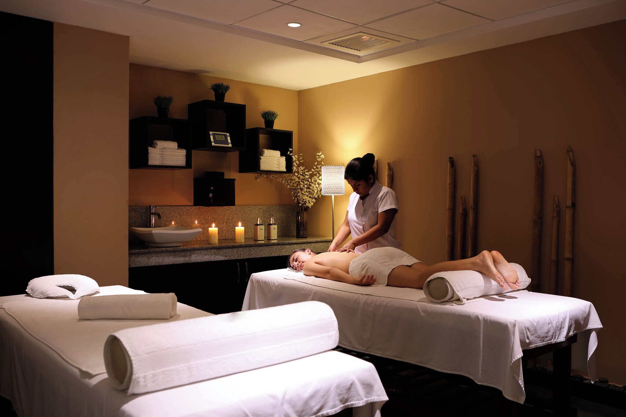 Soins corporels, soins du visage, soins de manucure et de pédicure