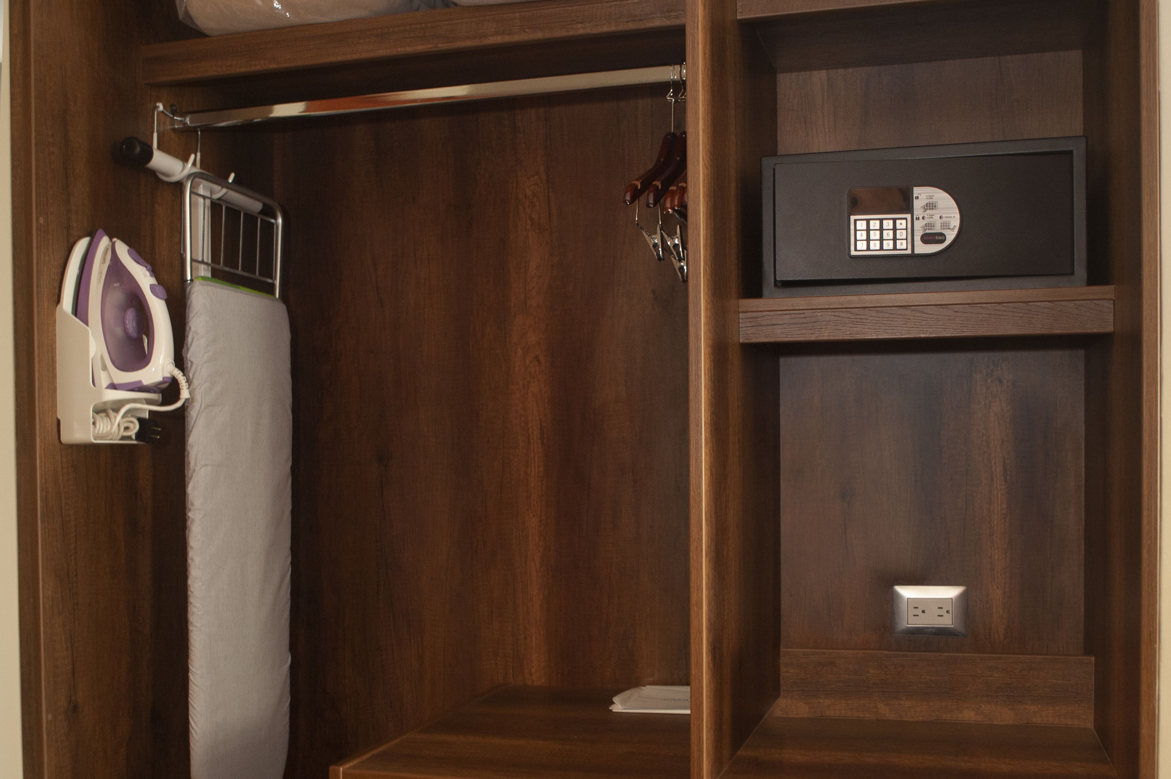 1 bedroom, premium bedding, in-room safe, desk