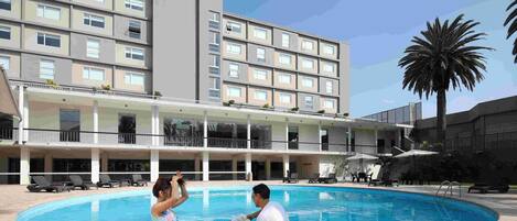 Outdoor pool, pool loungers