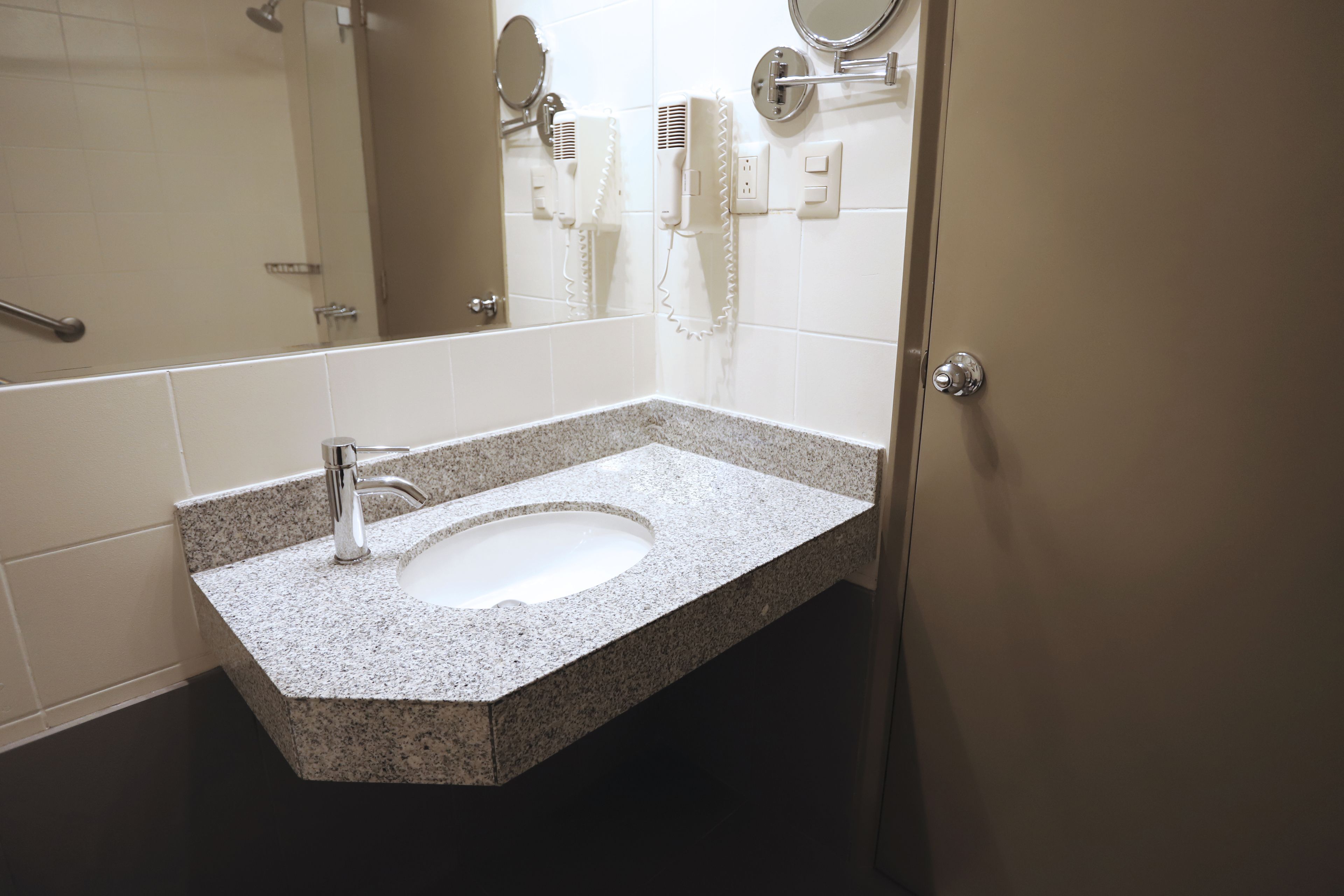 combined shower/bathtub, hair dryer, bathrobes, towels