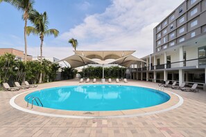 Outdoor pool, pool loungers