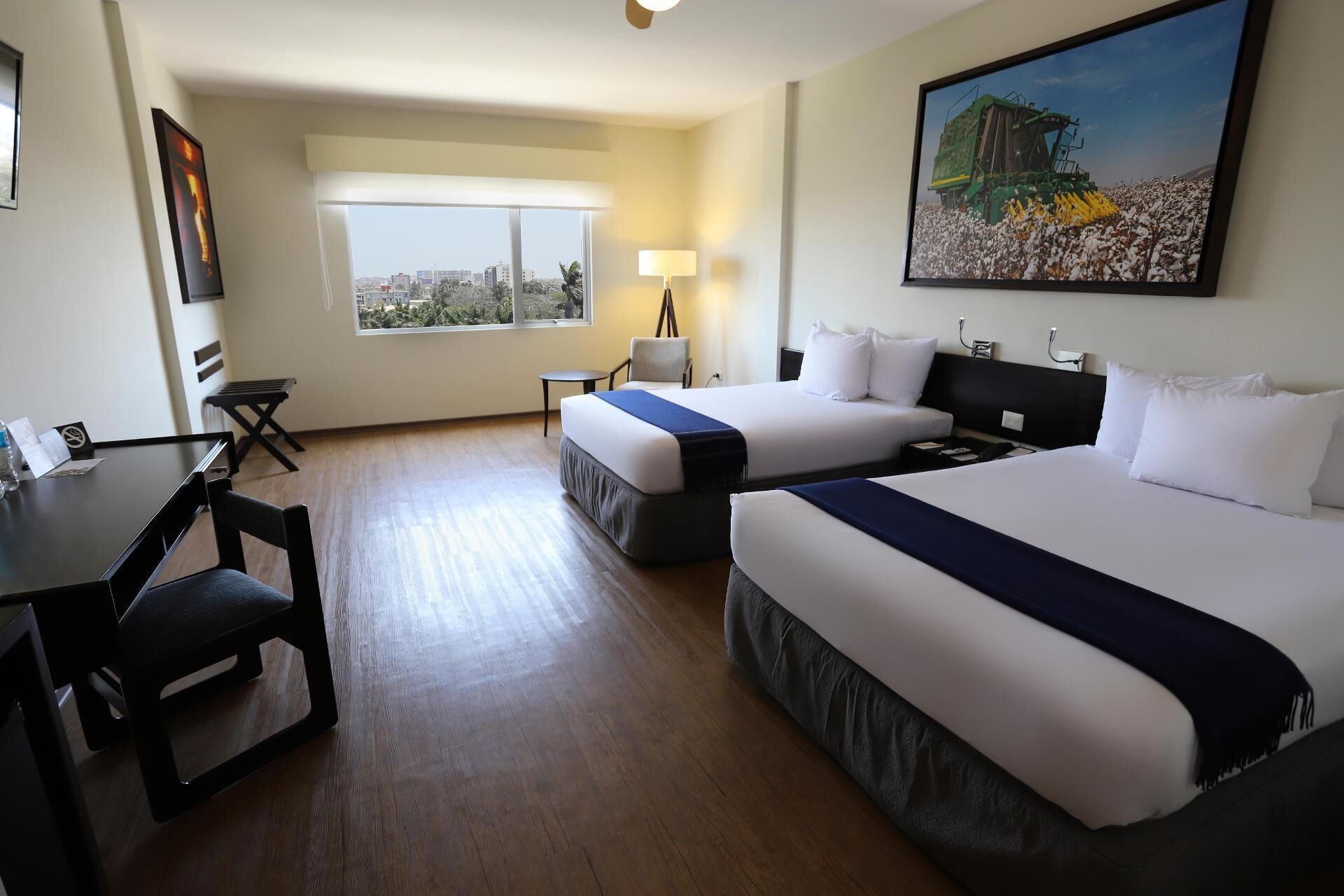 Literie de qualité supérieure, coffres-forts dans les chambres, bureau