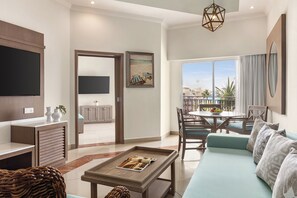 Suite, 1 Bedroom, Oceanfront (Master) | Minibar, in-room safe, desk, blackout curtains