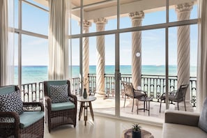 Premium Suite, 1 Bedroom, Oceanfront (Master) | Minibar, in-room safe, desk, blackout drapes