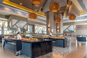 5 間餐廳，供應早餐、午餐和晚餐，墨西哥料理