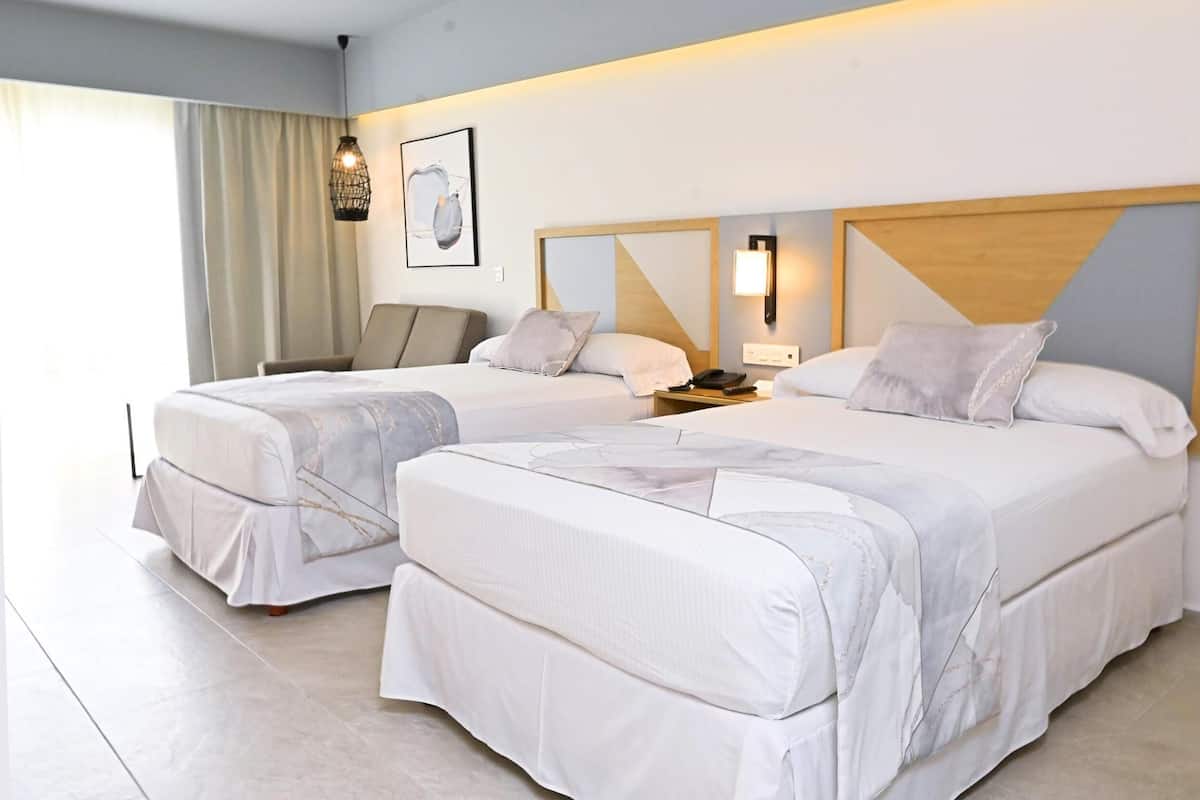 1 bedroom, minibar, in-room safe, blackout drapes