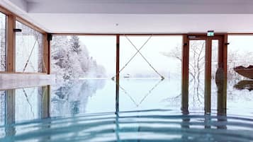 Innenpool, LiegestĂŒhle