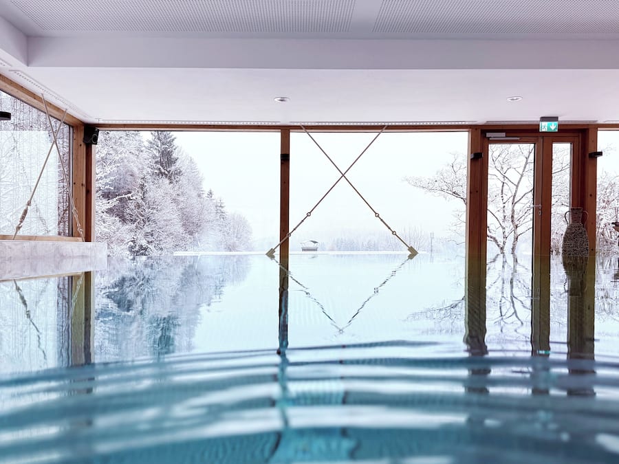 Indoor pool, sun loungers