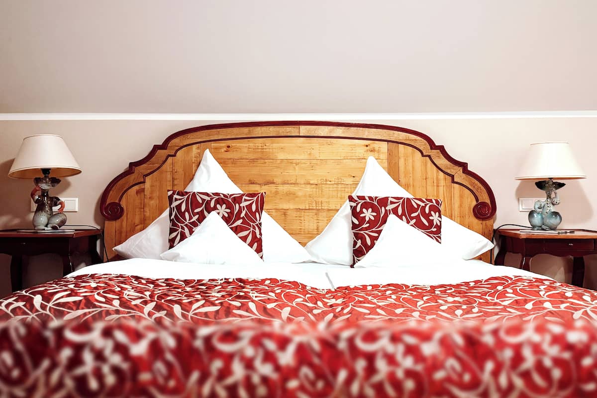 Habitación doble, balcón (South) | Minibar, caja de seguridad en la habitación y decoración personalizada