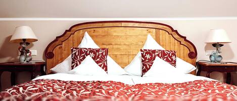 Chambre double, balcon (South) | Minibar, coffre-fort, décor unique, bureau