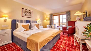 Double Room, Balcony (West) | Minibar, in-room safe, individually decorated, desk