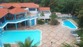 Kolam renang outdoor