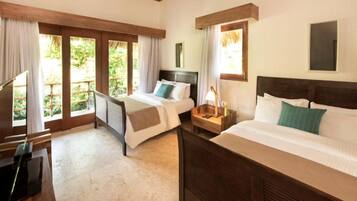 Villa Bonita | Premium bedding, down comforters, pillowtop beds, minibar