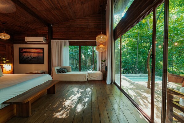 Ropa de cama de alta calidad, edredón, camas con pillow-top y minibar 