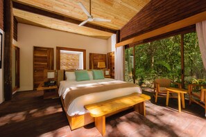 Master River Suite | Premium bedding, down comforters, pillowtop beds, minibar - Casa Bonita Tropical Lodge (La Ciénaga)