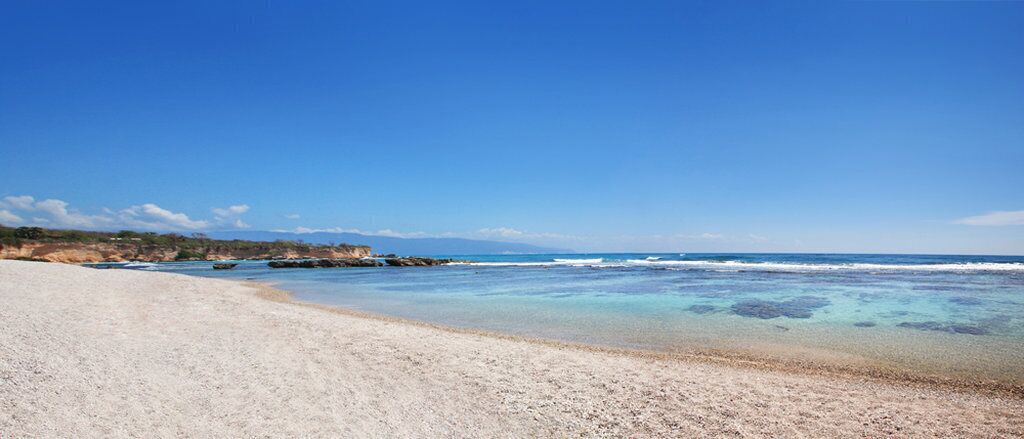 beach nearby, beach shuttle, beach towels