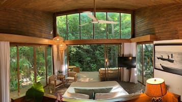 Master River Suite | Premium bedding, down duvets, pillow-top beds, minibar