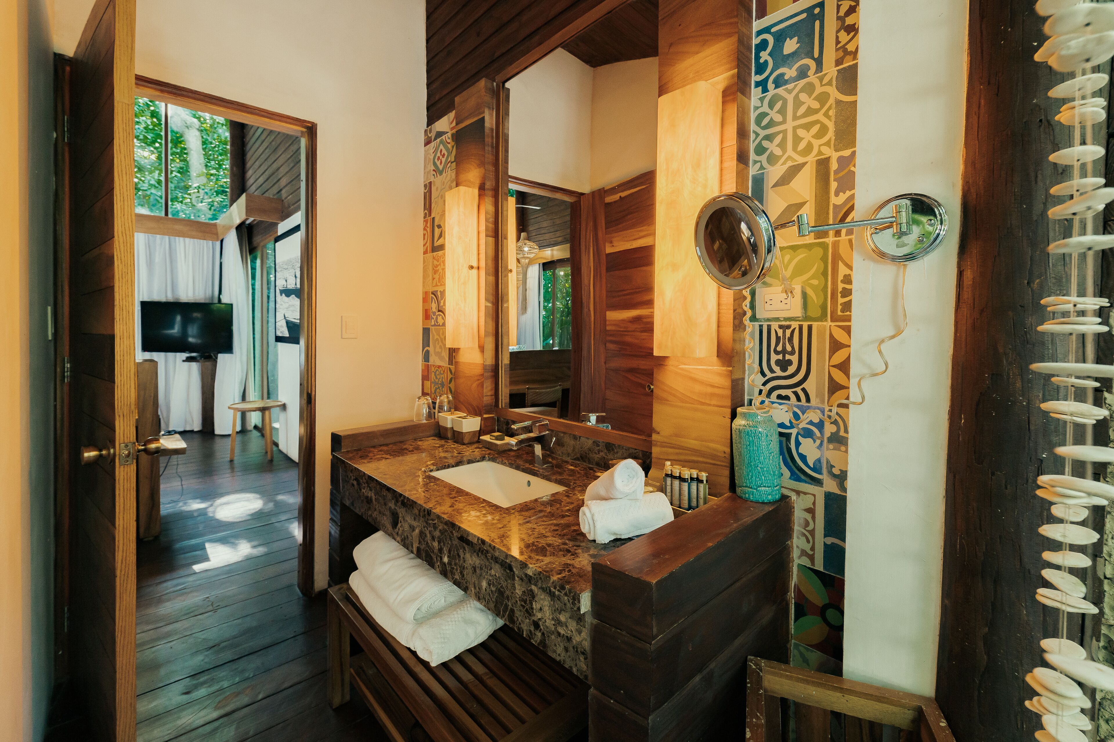 shower, rainfall showerhead, free toiletries, hair dryer