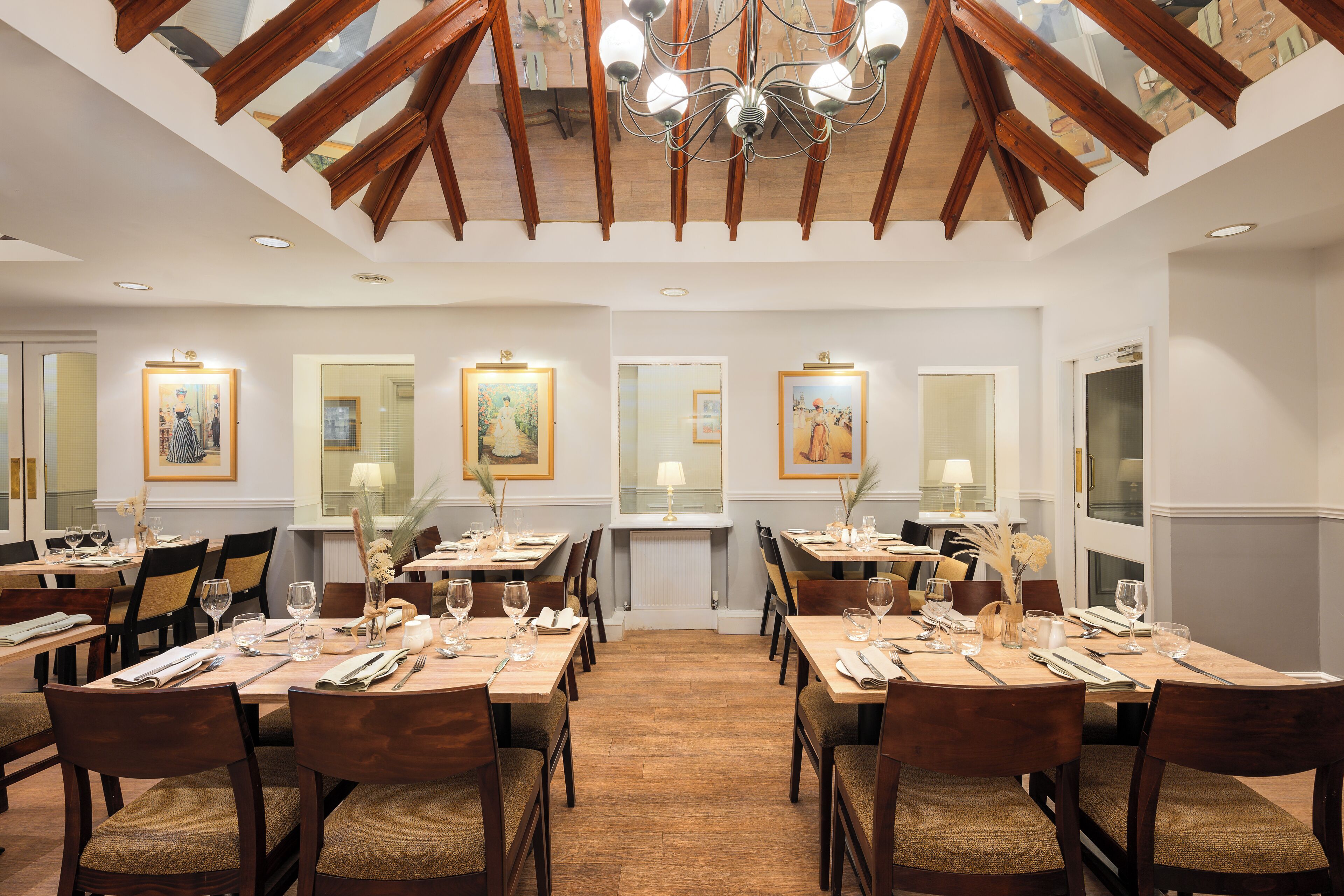 Daily English breakfast (GBP 11.00 per person)