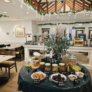 Breakfast, lunch and dinner served