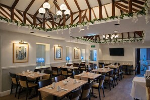 Breakfast, lunch and dinner served - County Hotel (Carlisle)