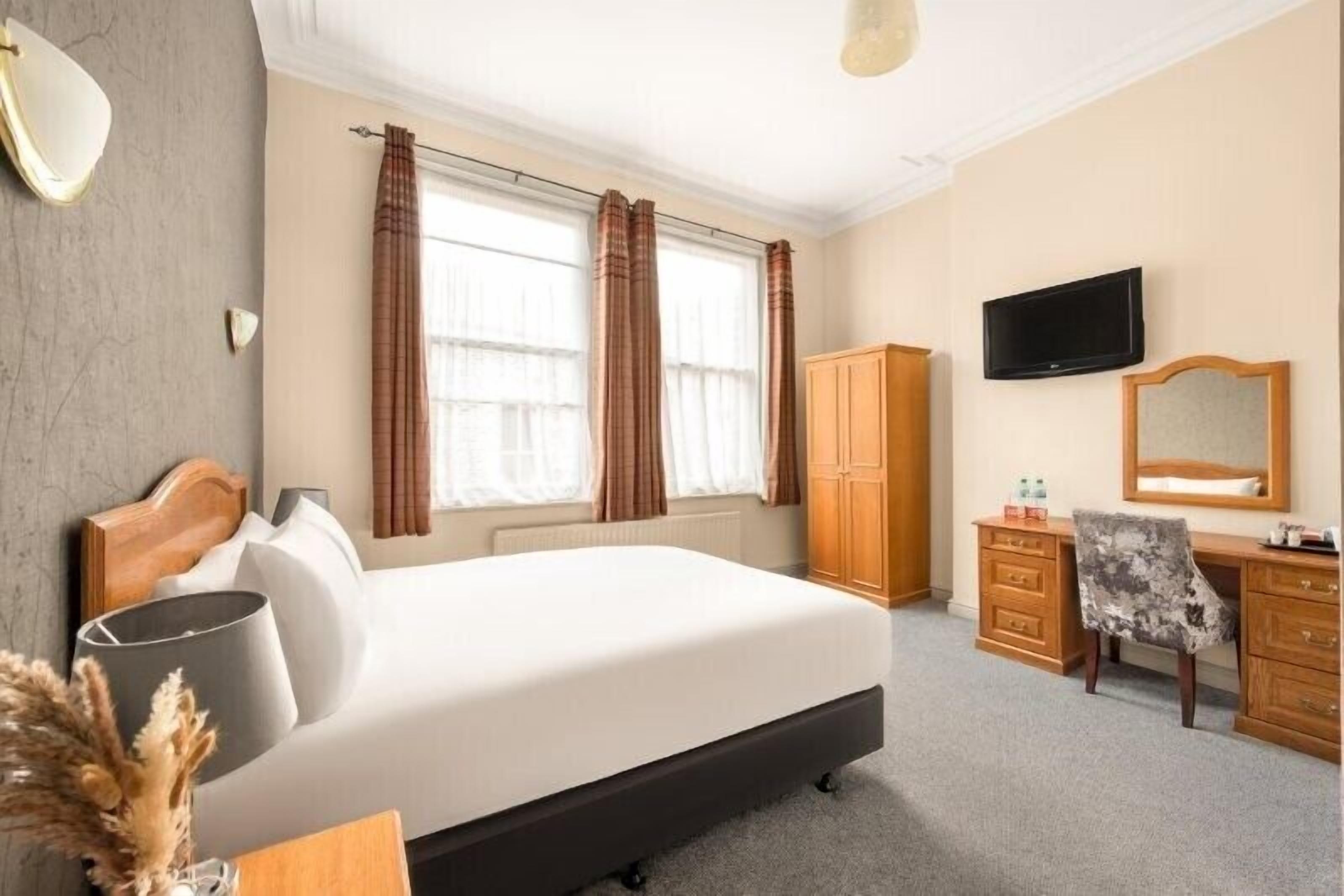 Desk, laptop workspace, iron/ironing board, free WiFi