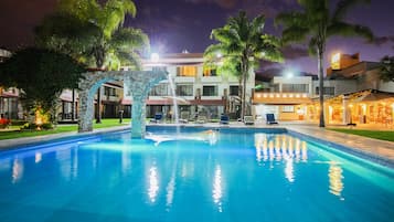 Outdoor pool, sun loungers