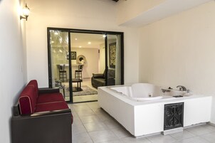 Presidential Suite | In-room safe, blackout drapes, iron/ironing board, free WiFi