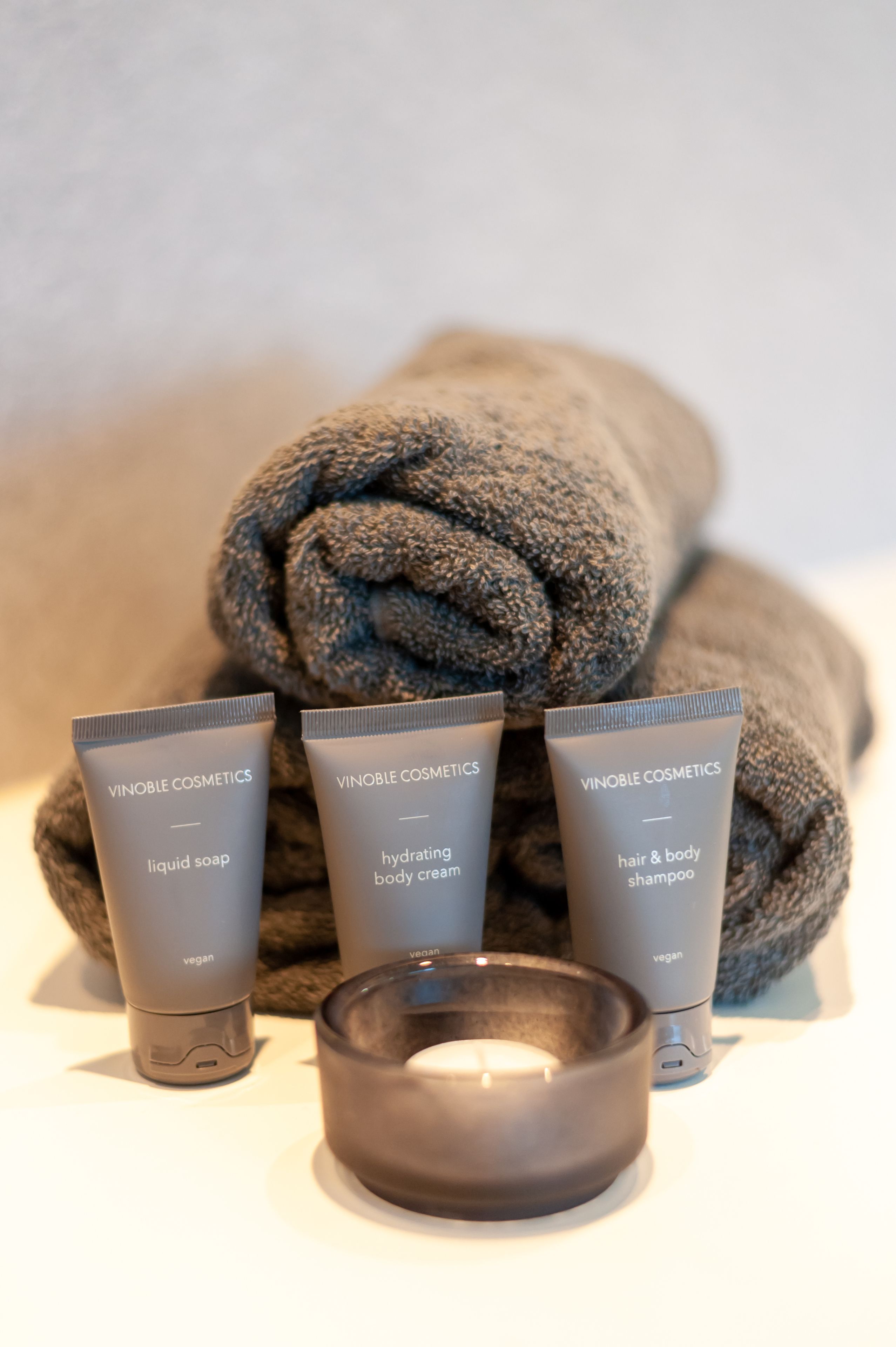 junior suite (djs) | living area | 42-inch flat-screen tv with satellite channels, tv